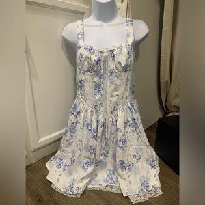 Mini‎ dress